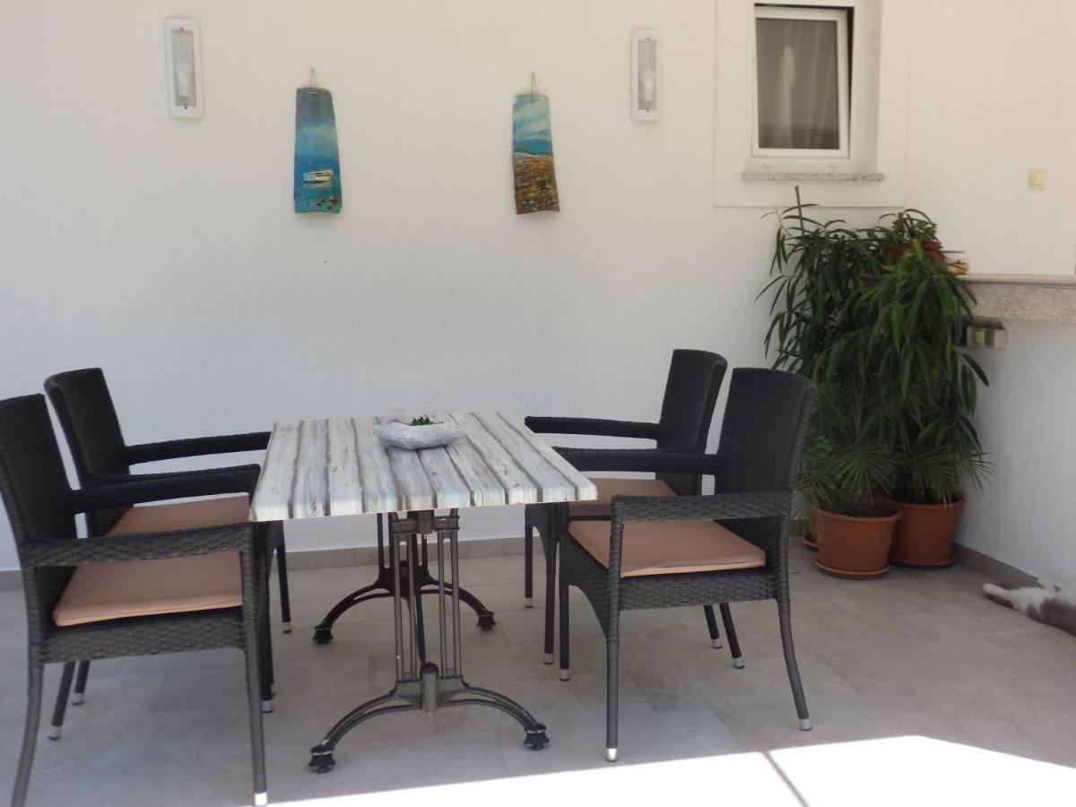 Apartments Rezek Supetarska Draga Ngoại thất bức ảnh