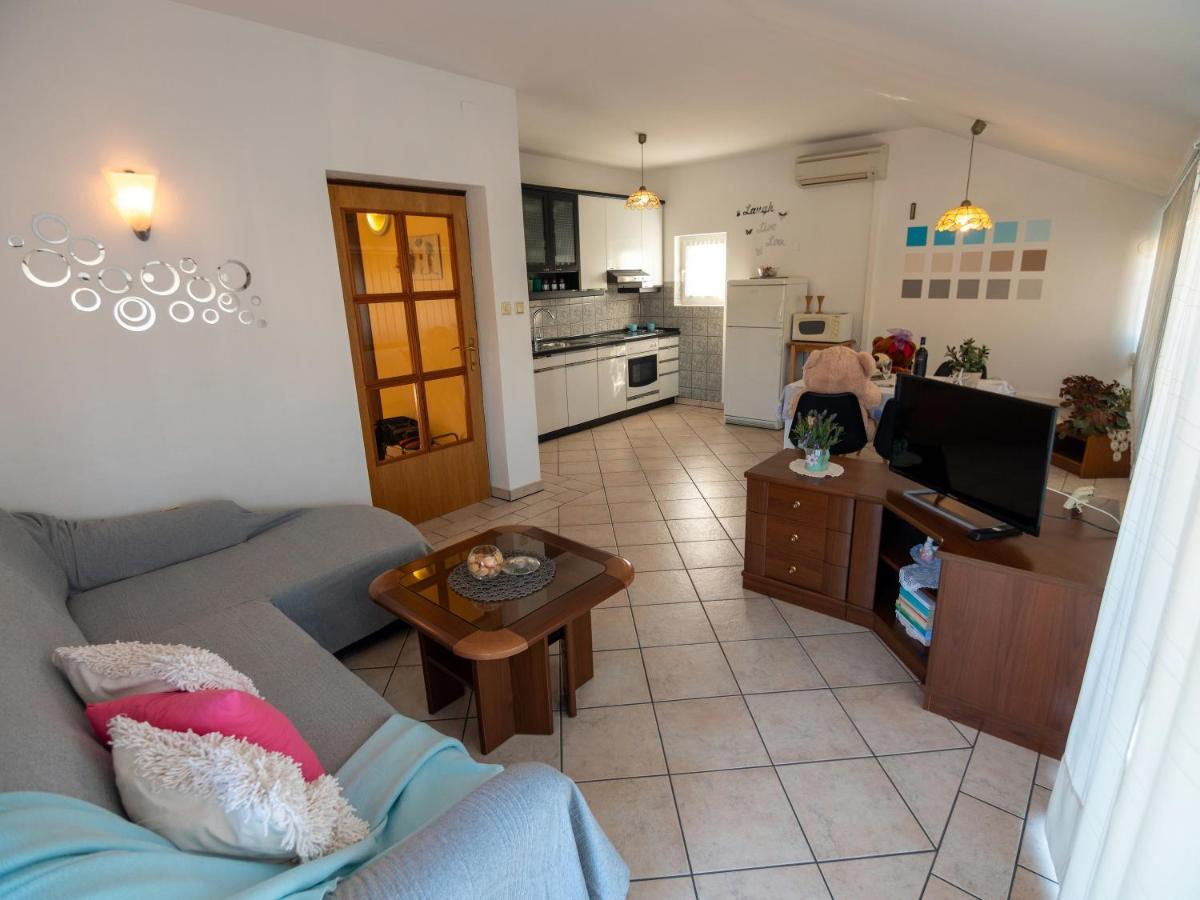 Apartments Rezek Supetarska Draga Ngoại thất bức ảnh