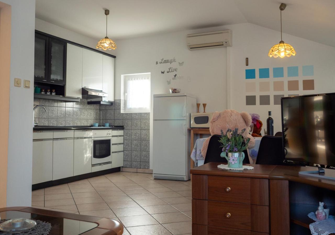 Apartments Rezek Supetarska Draga Ngoại thất bức ảnh