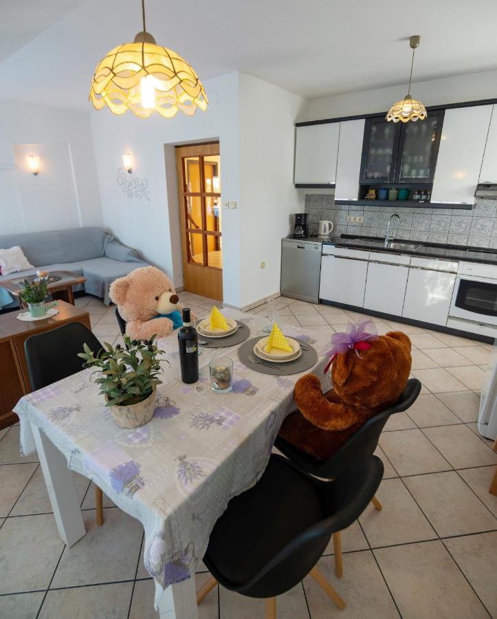 Apartments Rezek Supetarska Draga Ngoại thất bức ảnh