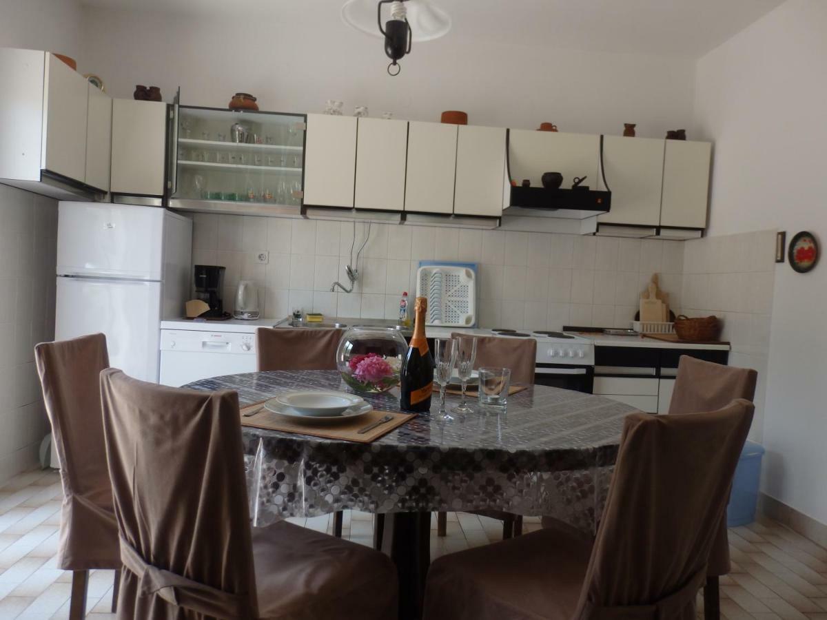 Apartments Rezek Supetarska Draga Ngoại thất bức ảnh