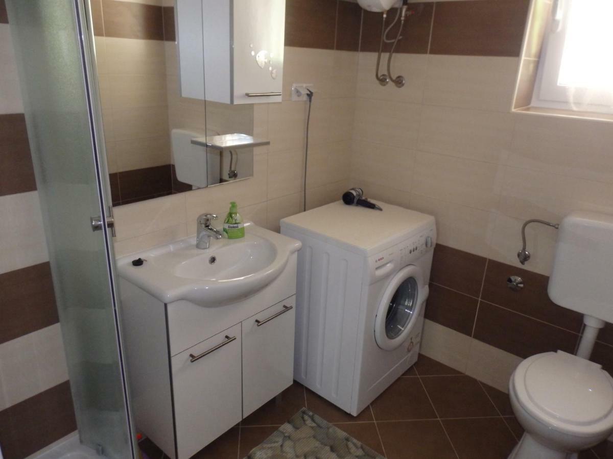 Apartments Rezek Supetarska Draga Ngoại thất bức ảnh
